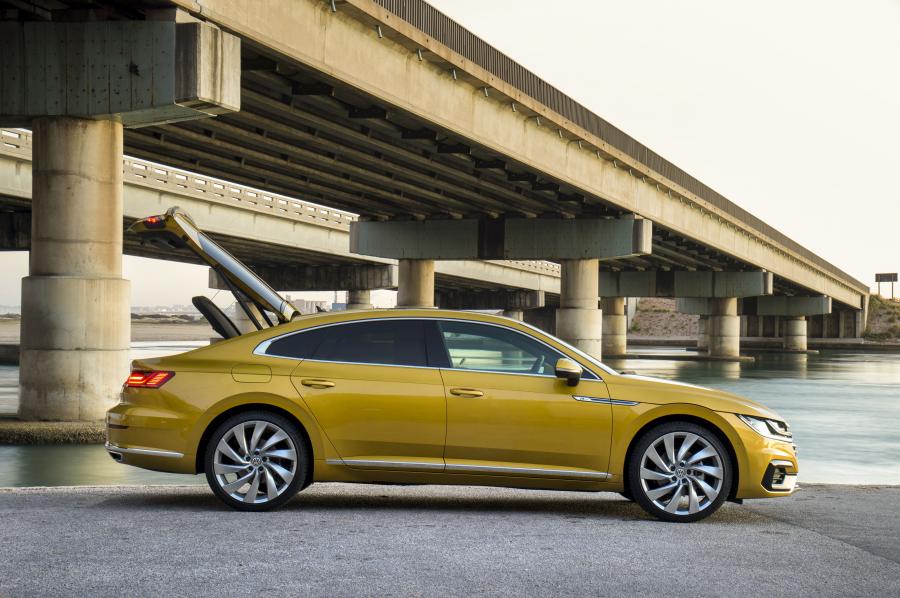  Volkswagen Arteon R-Line 2018 года  (ZA) (фото 23 из 25)